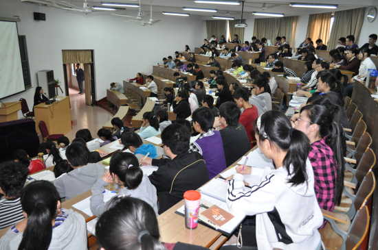 华东神学院师生学习“三自60周年庆祝大会”会议精神 华东神学院师生学习“三自60周年庆祝大会”会议精神